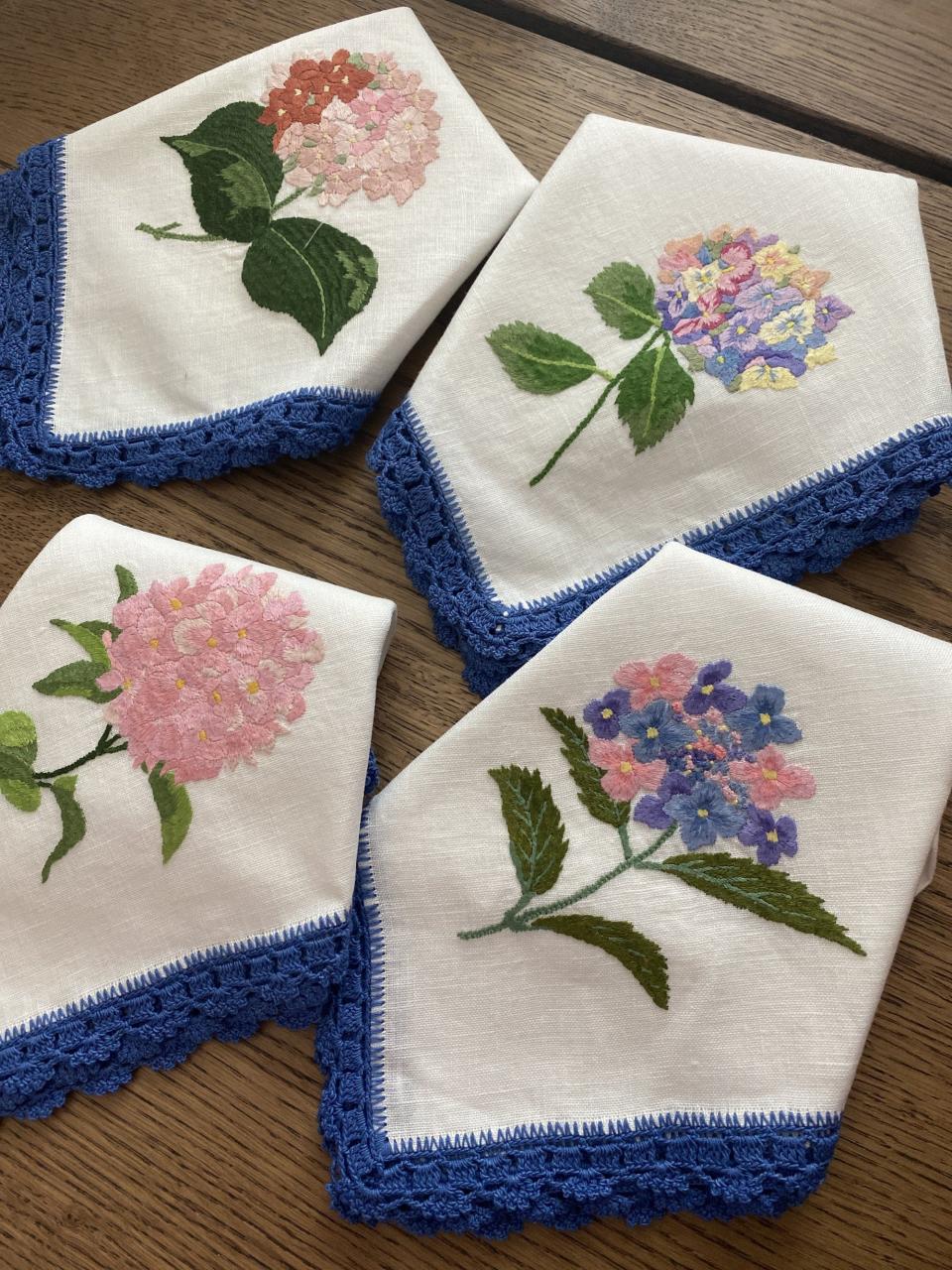 1) Hydrangea Dinner Napkins ~ Set of 4