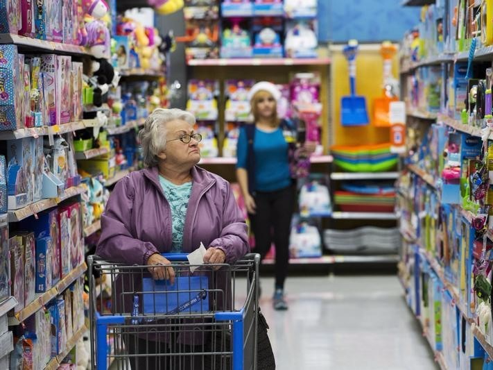 Shoppers look at merchandise at a Walmart store in Secaucus, New Jersey, November 11, 2015. REUTERS/Lucas Jackson 