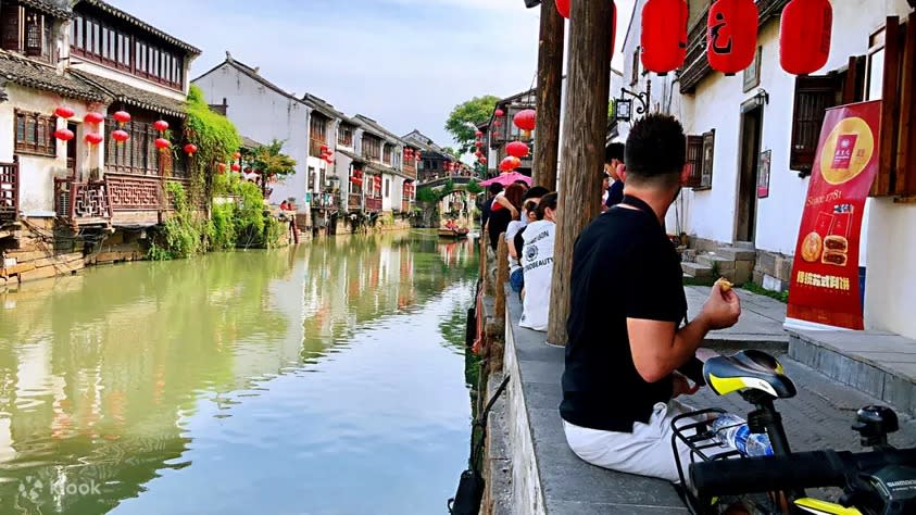 Luzhi & Jinxi Water Towns Biking Tour from Suzhou. (Photo: Klook SG)