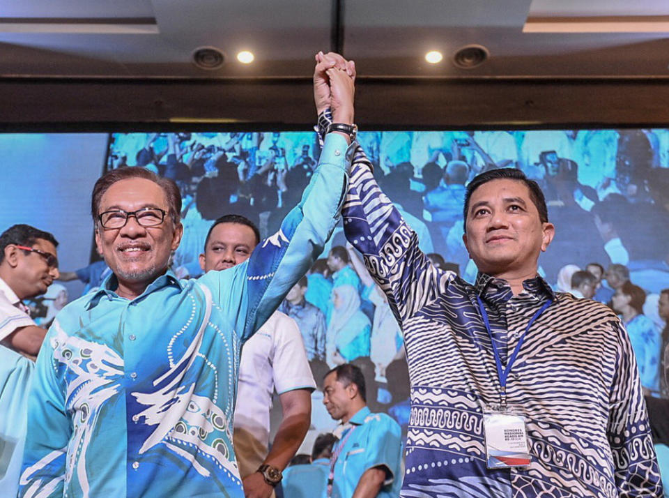 Datuk Seri Anwar Ibrahim and Datuk Seri Azmin Ali during the PKR National Congress 2018 in IDCC Convention Centre, Shah Alam November 18, 2018. — Picture by Hari Anggara