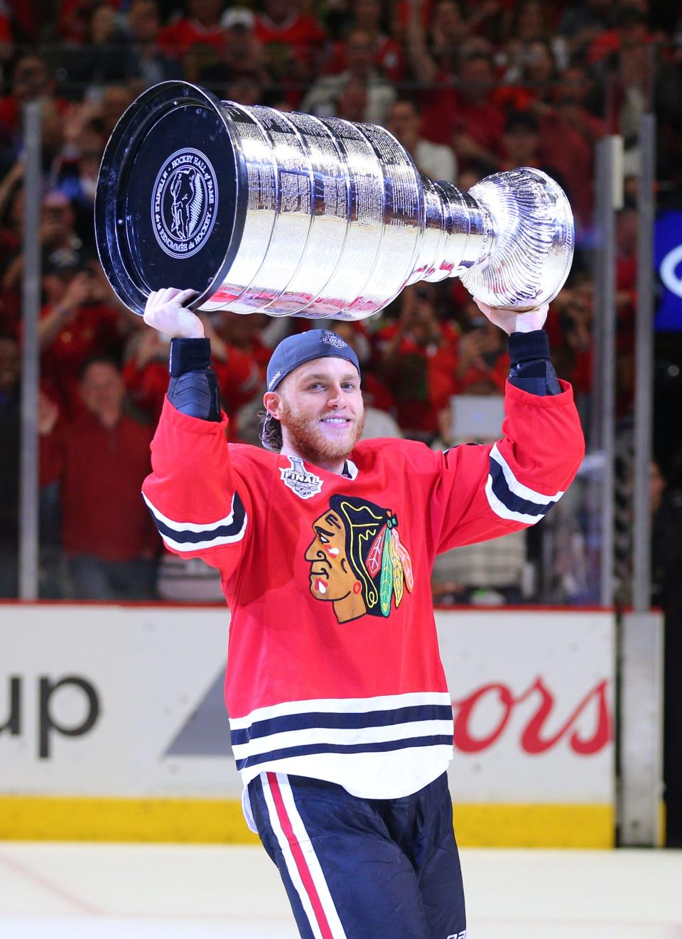 Blackhawks right wing Patrick Kane hoists the Stanley Cup after defeating the Tampa Bay Lightning in Game 6 of the 2015 Stanley Cup final at United Center on Monday.