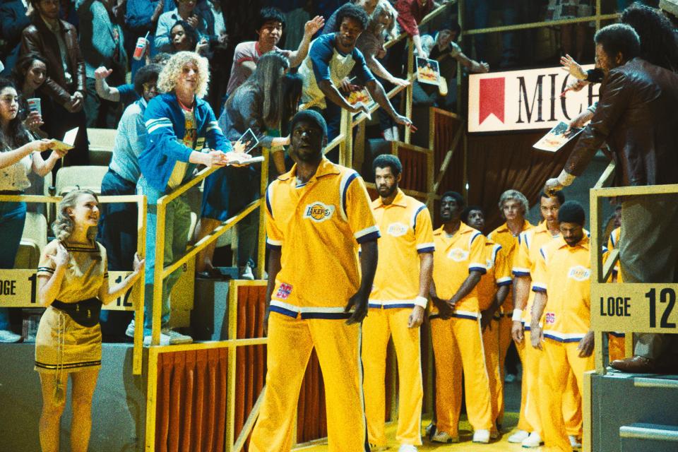 Solomon Hughes as Kareem Abdul-Jabbar & Quincy Isaiah as Magic Johnson in Winning Time: The Rise Of The Lakers Dynasty. (Sky/HBO)