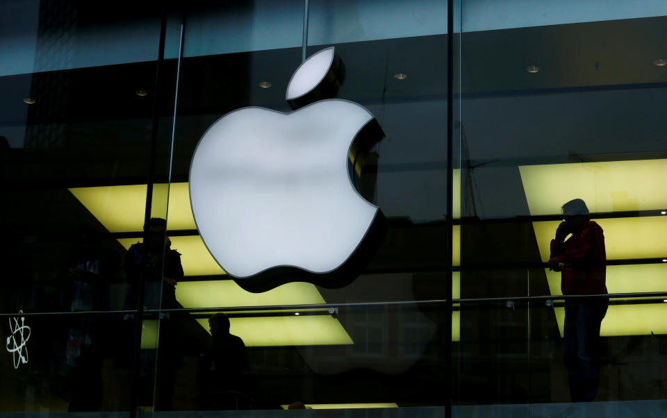 <p>Apple tiene ofertas en Estados Unidos de ingenieros de verificación de diseño o gerentes de proyectos de ingeniería, entre otros numerosos puestos. A muchos de ellos es posible optar sin presentar un título universitario. Glassdoor valora al gigante de la manzana con un 4. (Foto: Ralph Orlowski / Reuters). </p>