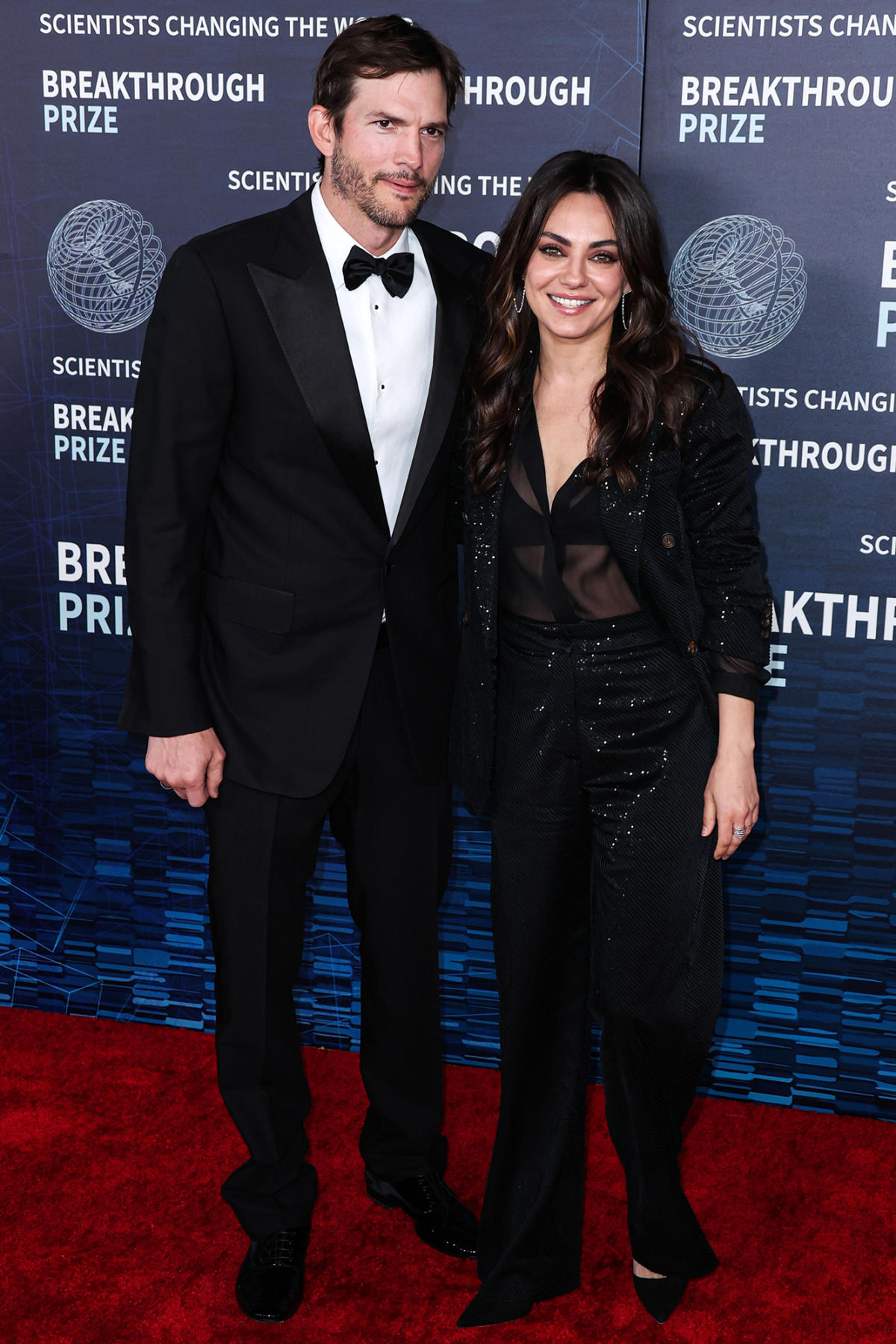 Miranda Kerr Rocks Stunning Black Dress, Looks Incredible At Breakthrough  Prize Ceremony (Special Look)