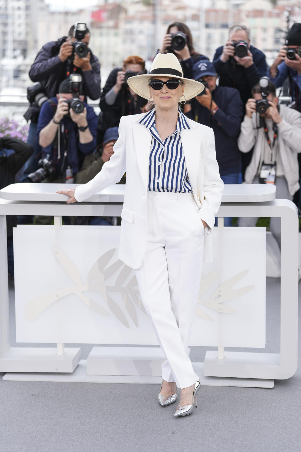 Meryl Streep posa durante una sesión de la Palma de Oro en la 77a edición del Festival de Cine de Cannes, en Francia el martes 14 de mayo de 2024 (Foto Scott Garfitt/Invision/AP)