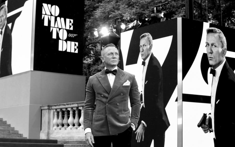 Daniel Craig attends the world premiere of No Time to Die at Royal Albert Hall - Tristan Fewings