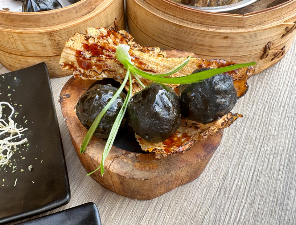 bei ing dimsum club - teriyaki squid ink ball