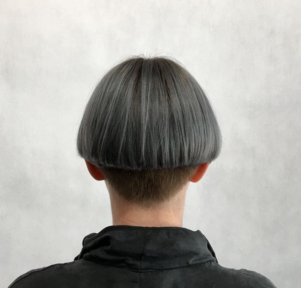 Coupe au bol et cheveux gris