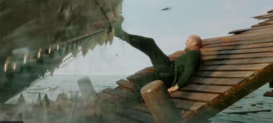 傑森史塔森回歸主演《巨齒鯊2：海溝深淵》。（圖／翻攝自預告）