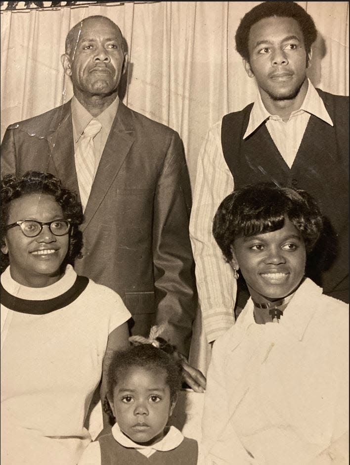 The Gipson family in 1972, clockwise from bottom left: Thelma Gipson (Pam's mother), Lonnie Gipson (her father), Jeffery Gipson (her brother, age 17), Pam Gipson (age 19) and her godsister, Angela Hollins (age 2).