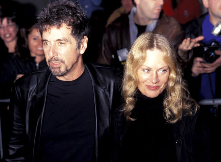 Al Pacino y Beverly D'Angelo, en el estreno de El informante, en 1999