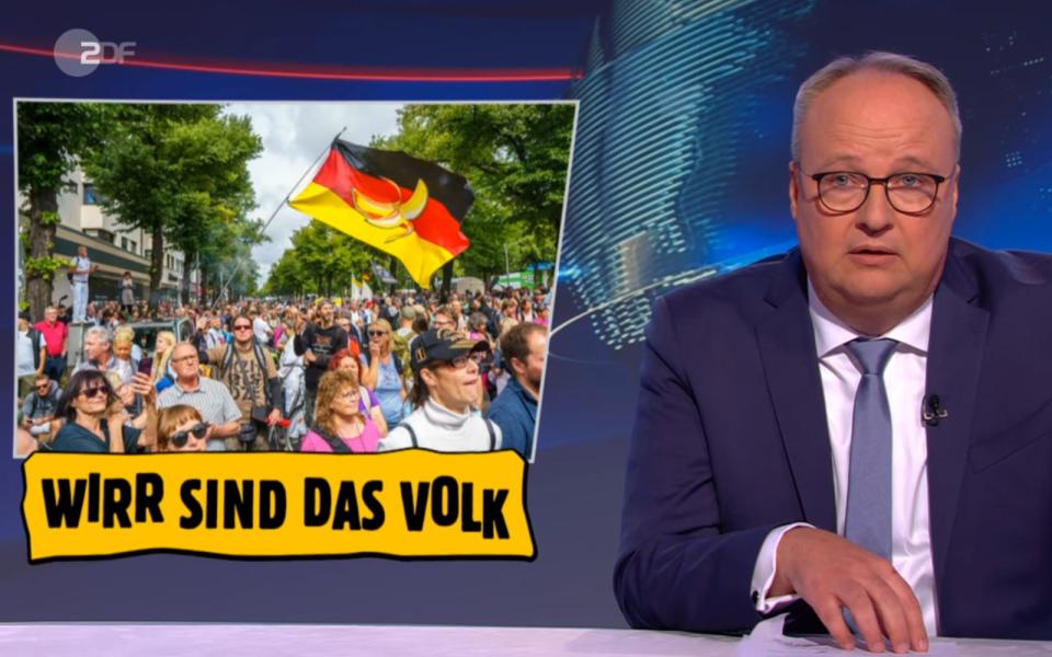 "Asoziales Stück Sch...!" Mit Bezug auf den radikalen Flügen der Querdenker-Bewegung fand Oliver Welke in der "heute-show" klare Worte. (Bild: ZDF)