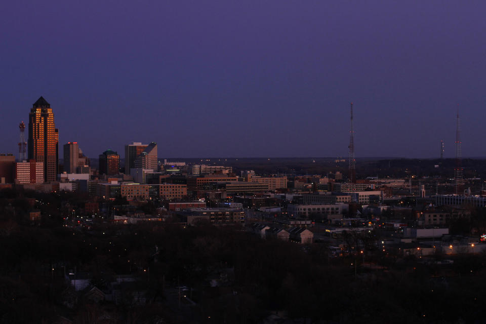 The sun reflects on high-rise buildings in downtown Des Moines, Iowa, December 24, 2011. REUTERS/Joshua Lott (UNITED STATES - Tags: CITYSPACE)