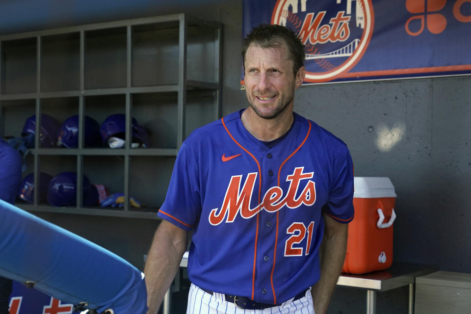 New York Mets pitcher Max Scherzer prepares to throw live batting practice during spring training baseball practice Monday, Feb. 20, 2023, in Port St. Lucie, Fla. (AP Photo/Jeff Roberson)