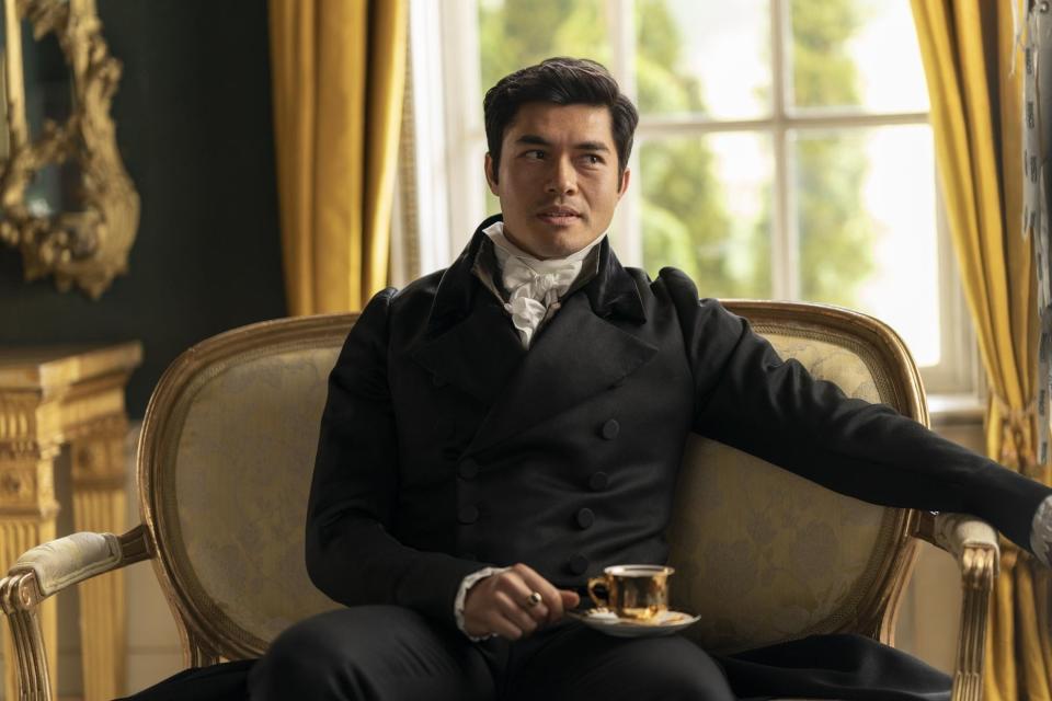 En esta imagen difundida por Netflix, Henry Golding en una escena de "Persuasion". (Nick Wall/Netflix vía AP)