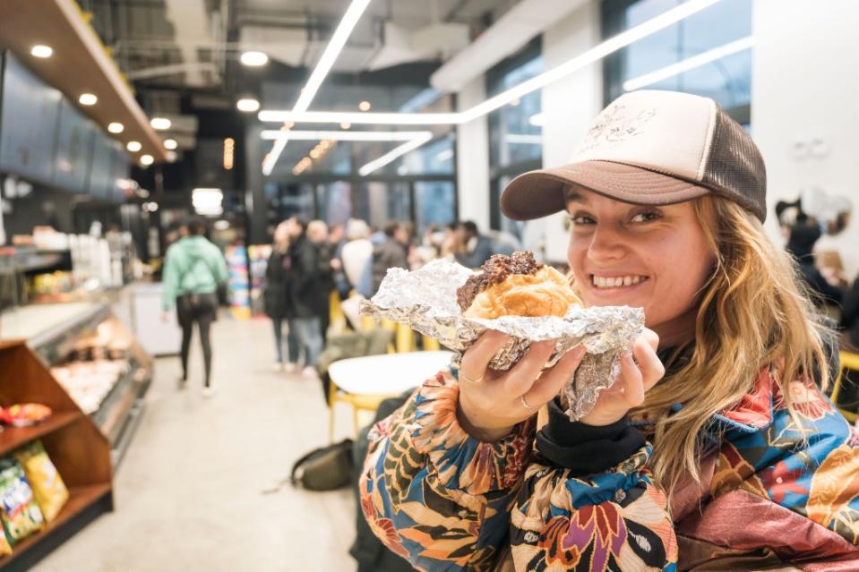 This Greenpoint grocery store has become an unlikely food haven: Recently, hungry customers waited in long lines for incredibly cheap sliders at 20 Gram Café where hamburgers are $2.15 and cheeseburgers are $2.55. Stefano Giovannini