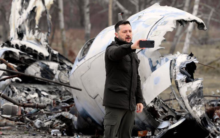 Zelensky graba un video en el segundo aniversario del inicio del conflicto con Rusia