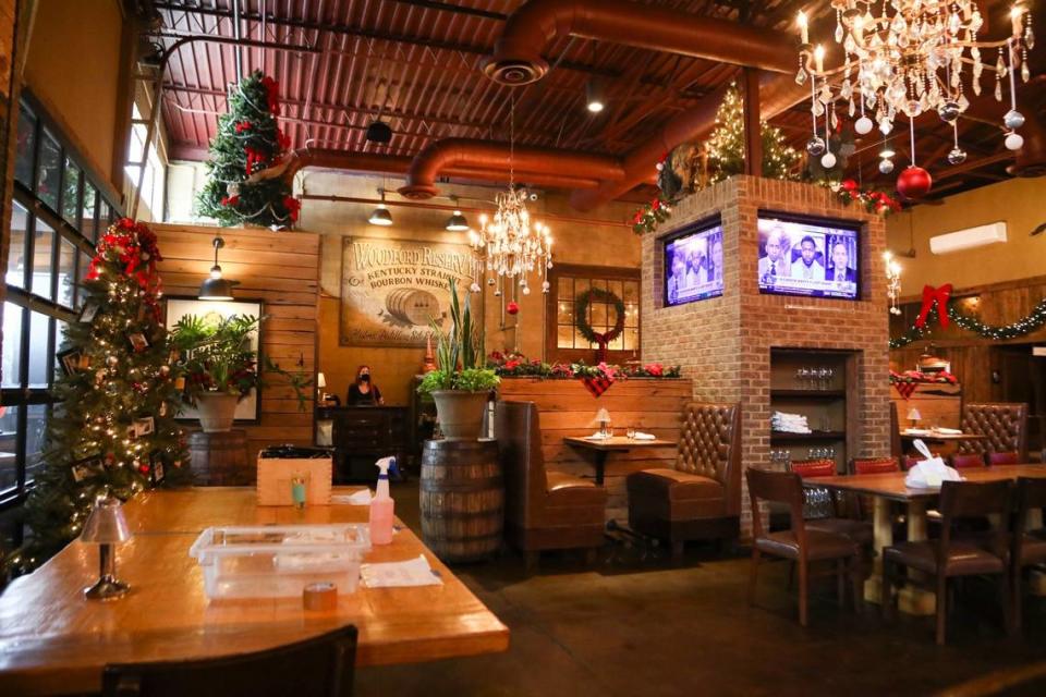 Carson’s has a fireplace in the middle of the front wall of the dinning area. Silas Walker/swalker@herald-leader.com