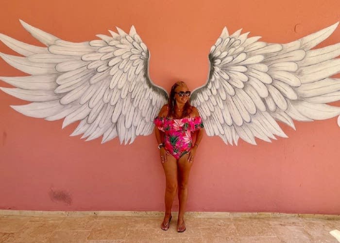 Belén Esteban como un ángel de Victoria Secret