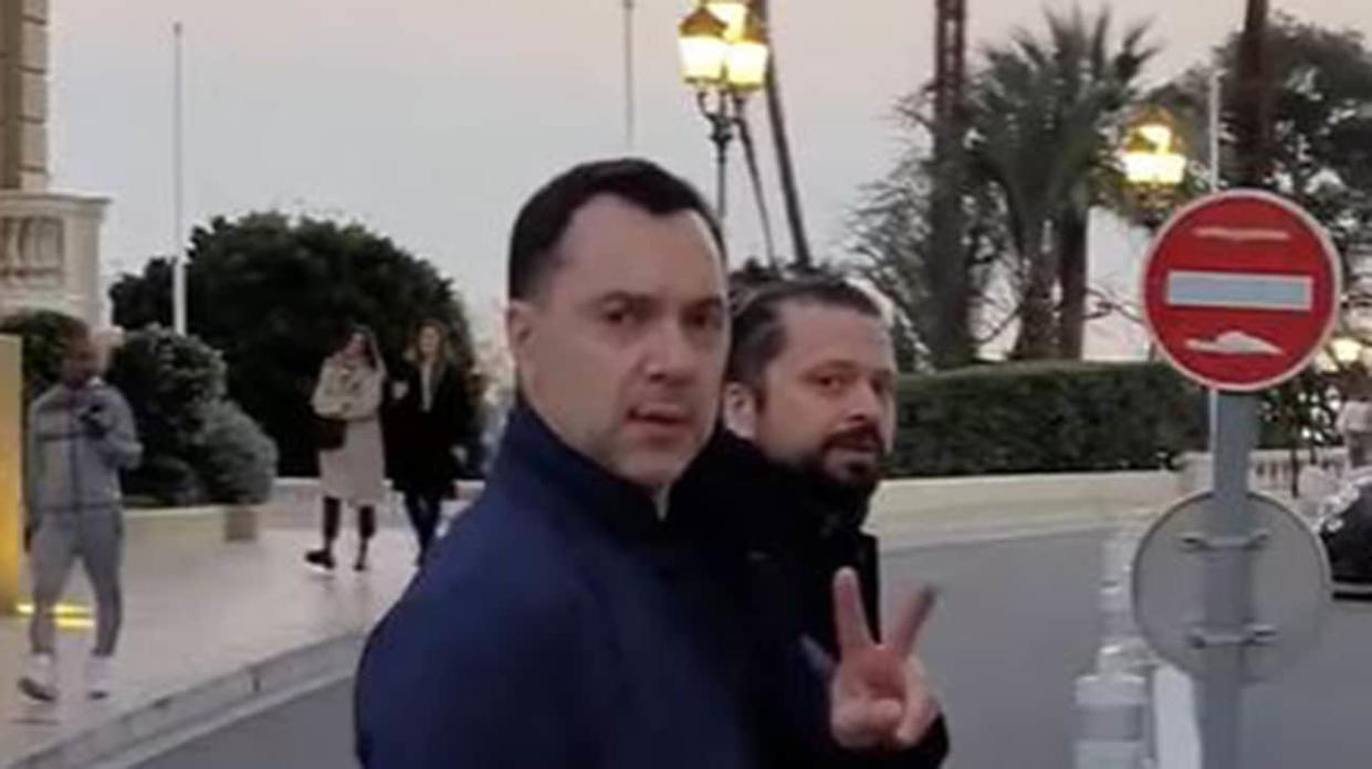 Oleksii Arestovych in Monako. Screenshot: video by Ukrainska Pravda
