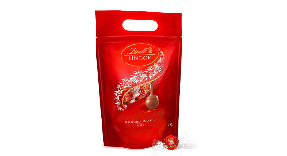 Lindt Lindor Milk Chocolate Truffles Bag