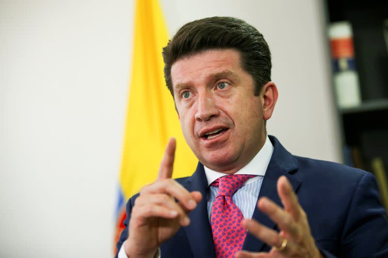 El ministro de Defensa de Colombia, Diego Molano, habla durante una entrevista con Reuters en Bogotá