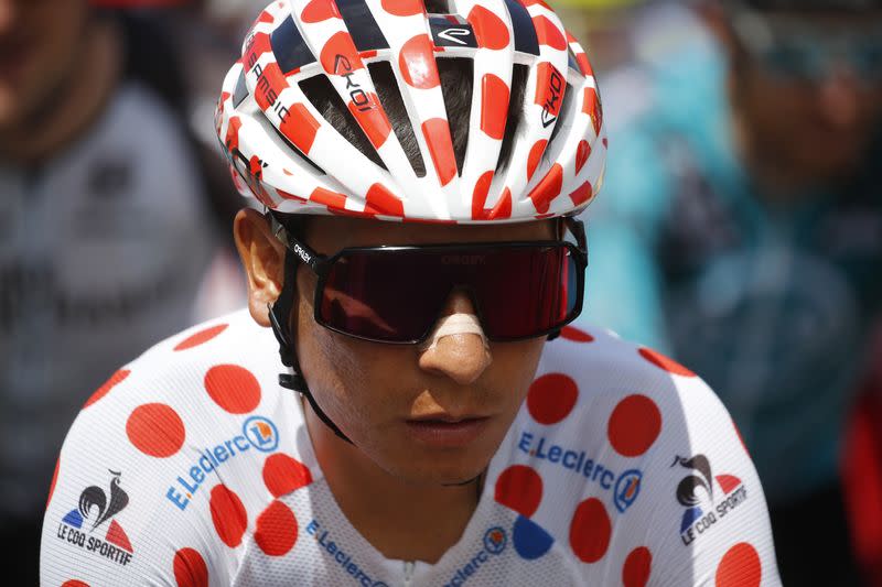 Foto de archivo. El ciclista colombiano del equipo Arkea-Samsic, Nairo Quintana, lleva el maillot de lunares antes de la salida de la etapa 11 del Tour de Francia entre Sorgues y Malaucene