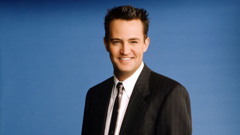 Warner TV homenajeará este viernes 3 de noviembre, a partir de las 15.45 horas, al actor Matthew Perry, fallecido el pasado domingo 