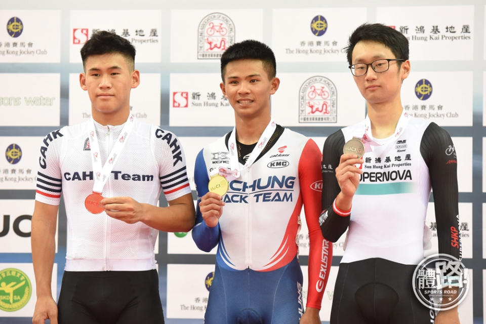 Chen Jiajun (left) and Xiao Jiajun (right) added 1 silver and 1 bronze in the men's sprint competition of the youth group.