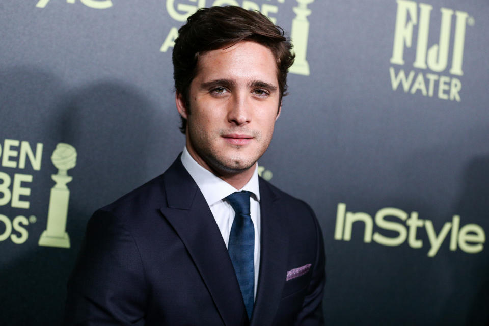 Diego Boneta es uno de los actores latinos que ha logrado esquivar las restricciones de la huelga (Photo by John Salangsang/Invision/AP)