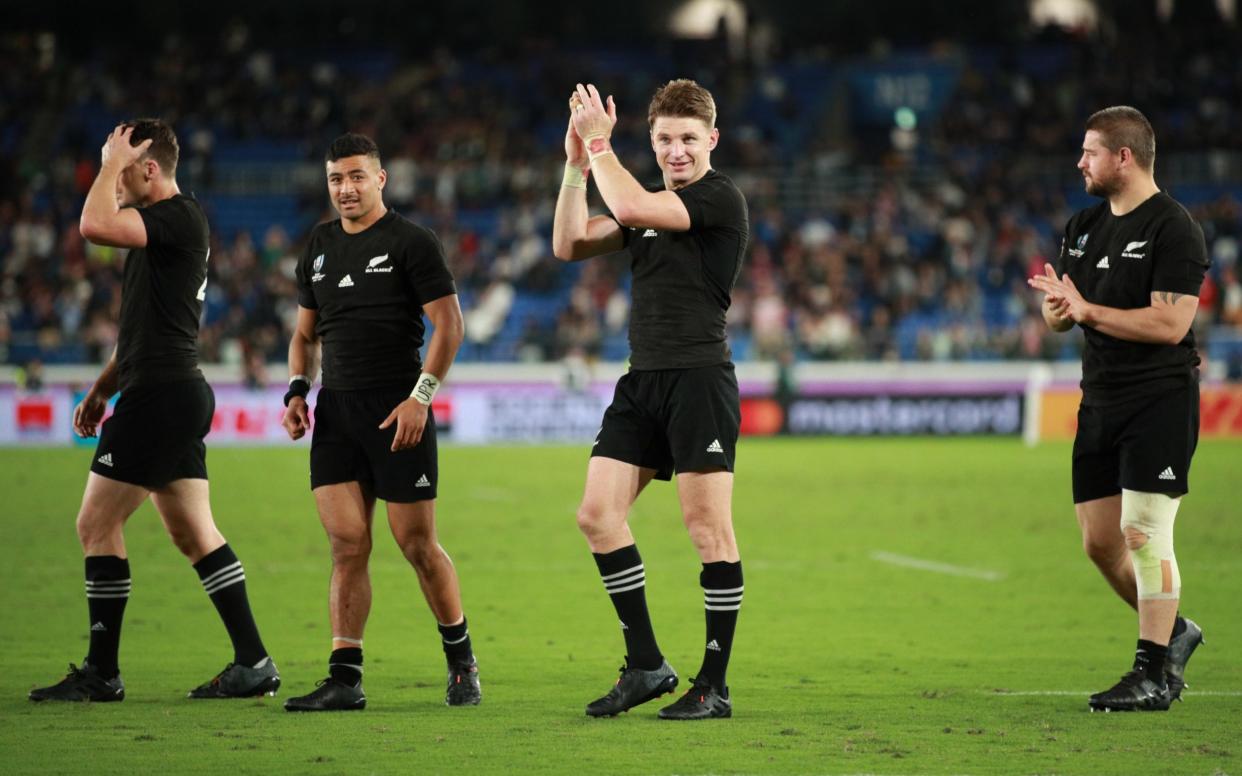 Beauden Barrett (2nd R) and New Zealand players applaud fans after their victory in the Rugby World Cup 2019 Group B game between New Zealand and South Africa - GETTY IMAGES