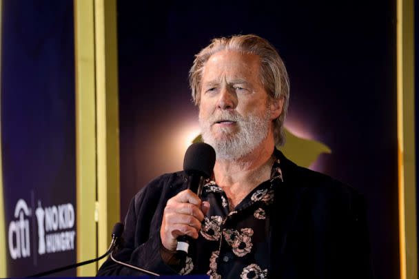 PHOTO: Jeff Bridges at the Los Angeles No Kid Hungry Dinner, April 27, 2023, in Los Angeles. (Variety via Getty Images)