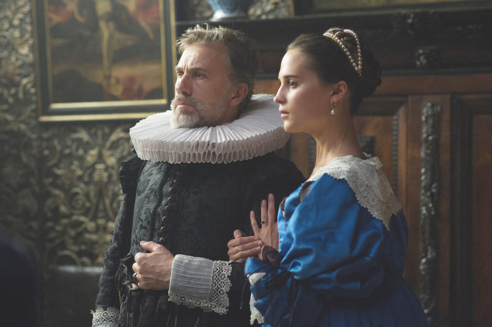 <p><span><span><span>Auch der Kinostart von ‘Das Tulpenfieber’ wurde immer wieder nach hinten verschoben. Kein Wunder, dass das historische Filmdrama floppte. Selbst die hochkarätige Besetzung, darunter Alicia Vikander, Christoph Waltz und Judi Dench, konnte den Zuschauern nur 6,5 Millionen Euro aus der Tasche ziehen und damit die verausgabten 21 Millionen Euro nicht wieder einspielen. </span></span></span> </p>