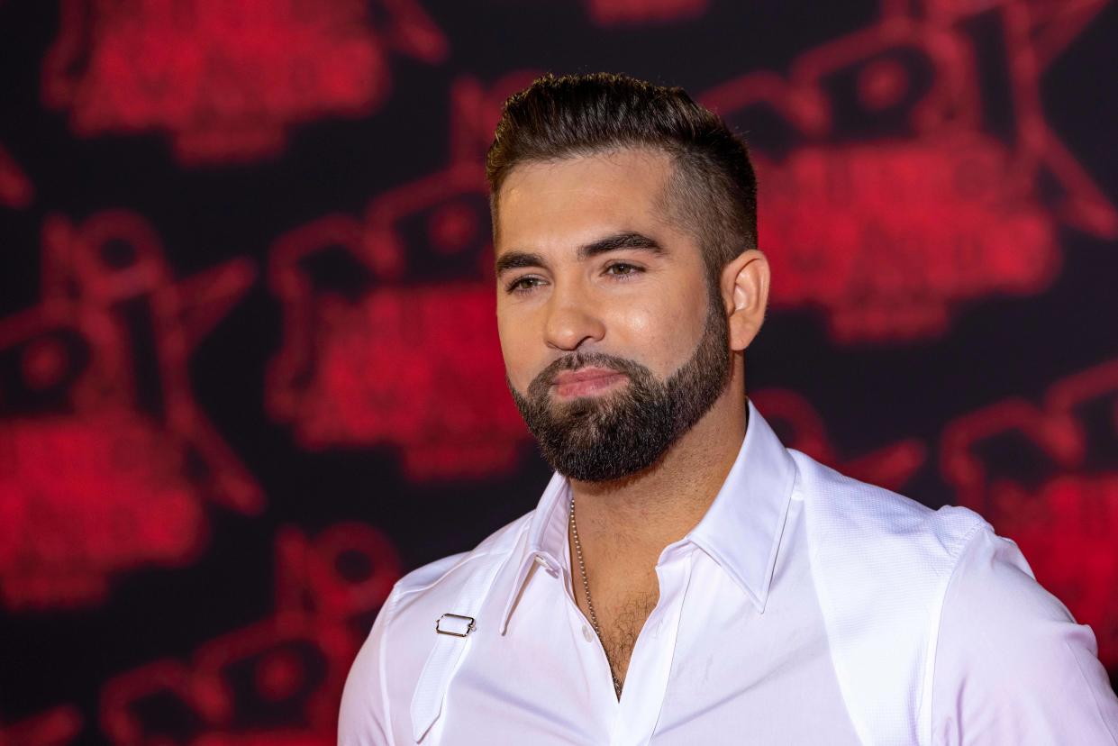 Kendji est en couple depuis 2014 avec Soraya Miranda, une jeune femme d’origine suisse qui n’est pas issue de la communauté des gens du voyage.