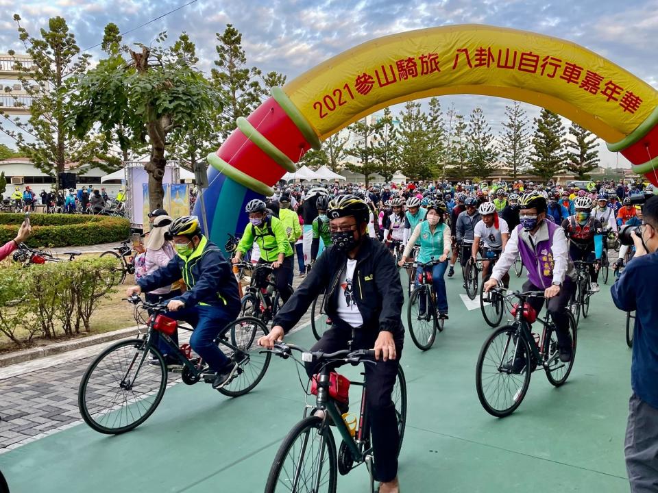 500名車友同時出發，場面壯觀。   參山處/提供