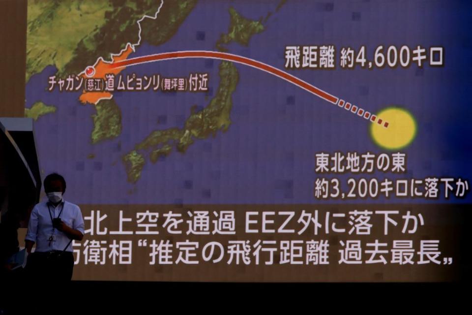 十月四日北韓發射飛彈越過日本領空，對日本國土安全威脅甚大。（路透）