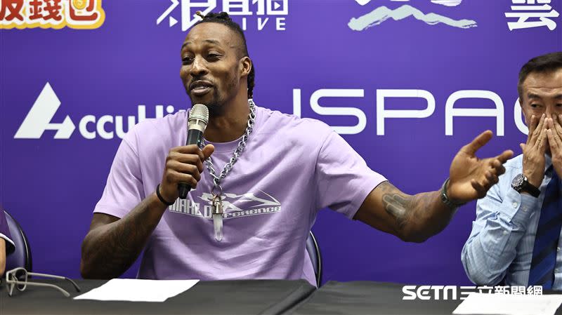 「魔獸」霍華德（Dwight Howard）出席賽後記者會。（圖／記者劉彥池攝影）