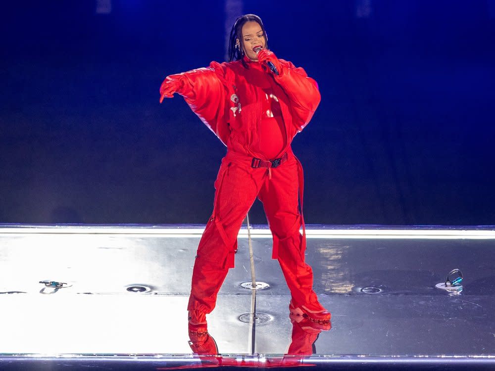 Rihanna während ihres Auftritts in der Halbzeitshow beim Super Bowl 2023. (Bild: Adam Bow/Icon Sportswire via Getty Images)