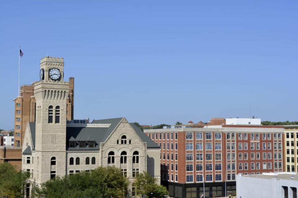 15. Sioux City, Iowa. Percentage without health insurance: 11.5%. Percentage that is food-insecure: 9.6%. Obesity rate: 31.9%. 2014 unemployment rate: 4.4%.