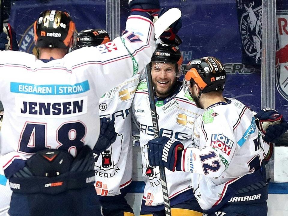 Eisbären Berlin feiern Krimi-Sieg