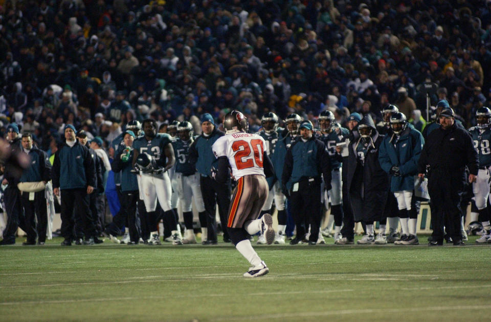 Ronde Barber’s pick-6 of Donovan McNabb in an NFC title game was a burning memory for Eagles fans. (Getty Images)