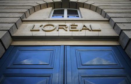 A logo is seen over the entrance of Cosmetics company L'Oreal building in Paris, August 16, 2013. REUTERS/Christian Hartmann