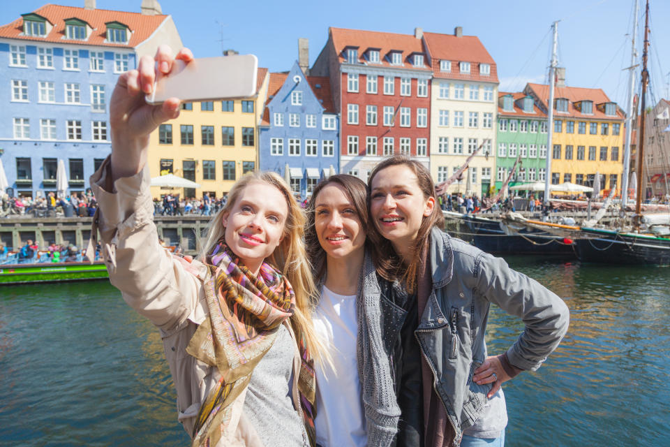 <p>Los países del norte de Europa son en los que los jóvenes se independizan antes. En Dinamarca, donde la tasa de paro juvenil es del 9,9%, lo hacen de media a los 21,3 años. (Foto: Getty Images).</p> 