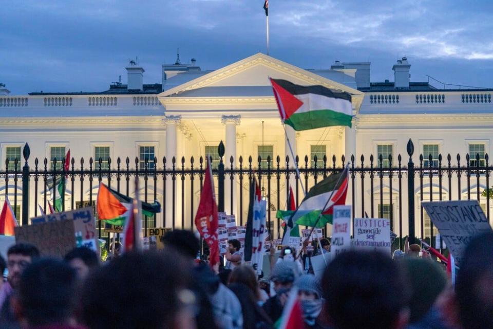 Anti-war activists protest outside of The White House during a pro-Palestinian demonstration asking for a cease-fire in Gaza in Washington, Saturday, Nov. 4, 2023.(AP Photo/Jose Luis Magana) ORG XMIT: DCJL125