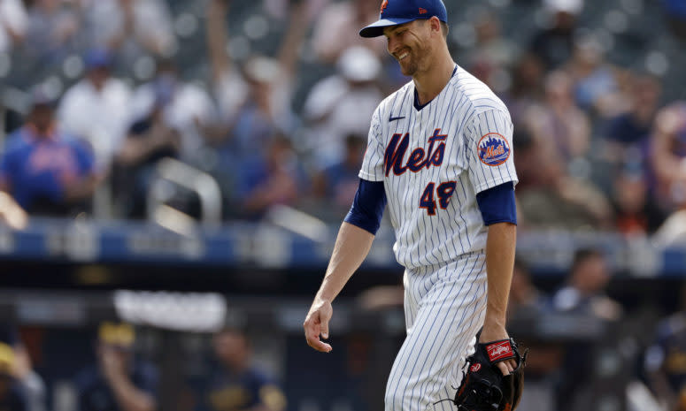 Jacob deGrom walking off the mound.