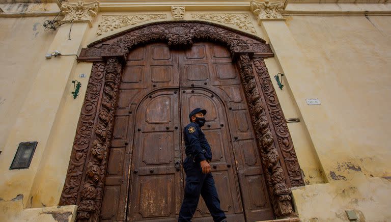 La Justicia ordenó una custodia policial en el convento San Bernardo y prohibió a los curas denunciados acercarse a menos de 300 metros