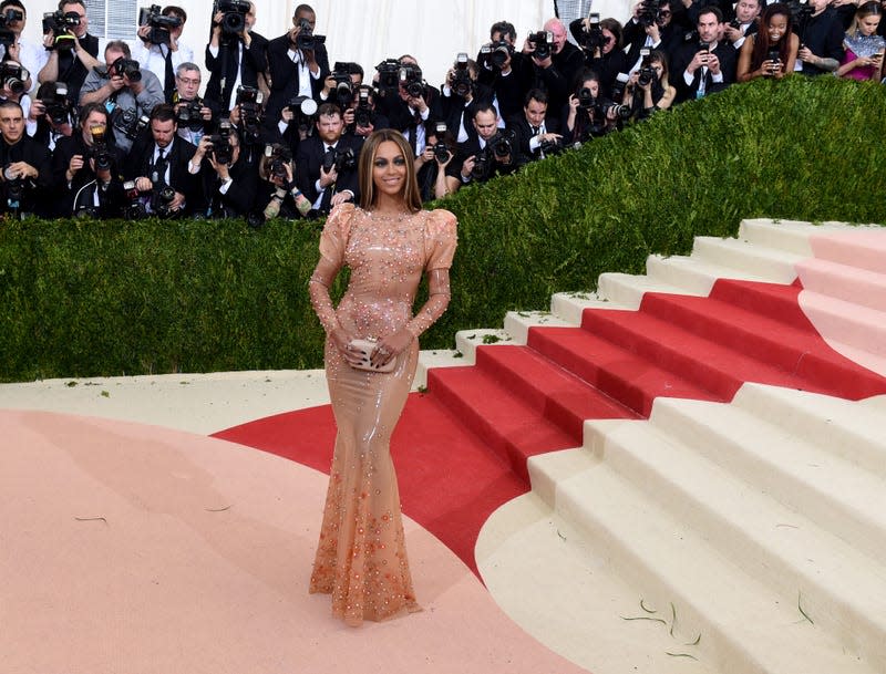 Beyonce arrives for the Costume Institute Benefit at the Metropolitan Museum of Art on May 2, 2016 in New York. - Photo: TIMOTHY A. CLARY/AFP (Getty Images)
