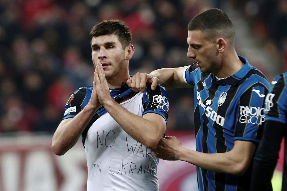 Ukrainian midfielder Ruslan Malinovskyi, who plays for Atalanta in Serie A, made a statement during a goal celebration earlier this season. (Photo by PANAYOTIS TZAMAROS/In Time Sports/AFP via Getty Images)