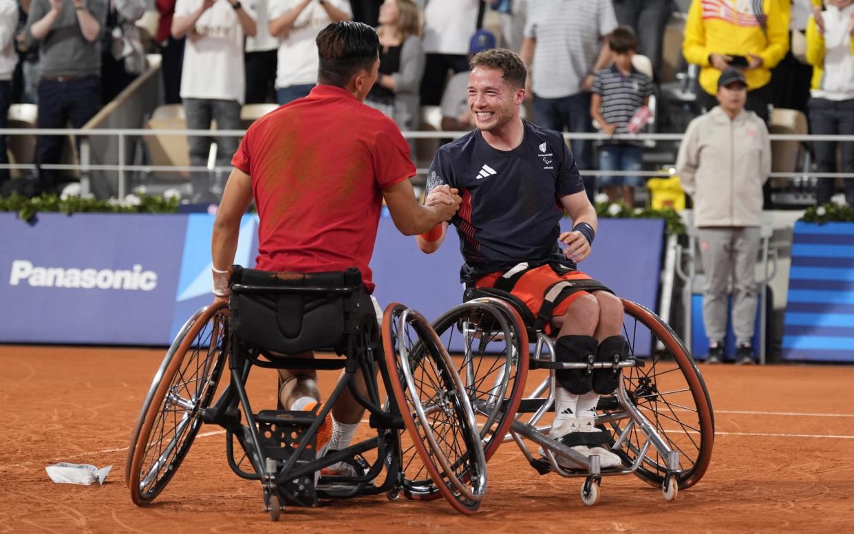 Alfie Hewett congratulates Japan's Tokito Oda after the men's wheelchair tennis singles gold medal match