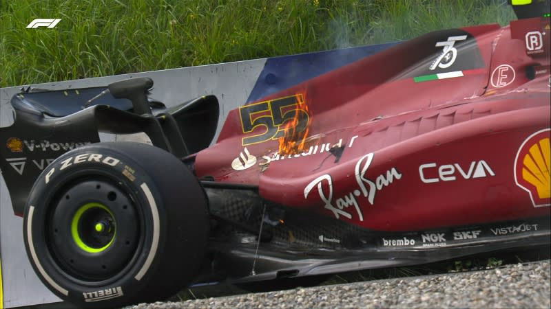辛斯戰車起火。（圖：F1 Twitter）